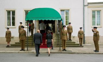 Herford, Wentworth-Kaserne: Traditioneller Jahresempfang der Britischen Streitkräfte zur Pflege der deutsch-britischen Beziehungen - Gästeempfang am Offizierscasino
