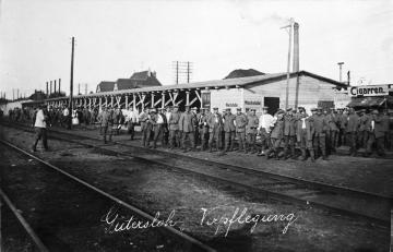 Erster Weltkrieg, Bahnhof Güterloh 1914: Verpflegung von Soldaten auf der Durchreise zur Front
