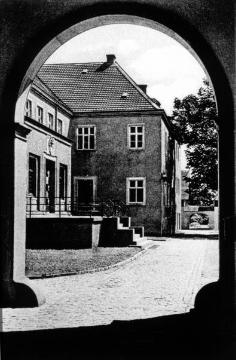 Schloss Haldem, Innenhof - 1936 bis 1945 Sitz der HJ-Gebietsführerschule Langemarck, ab 1959 "Trinkerheilanstalt" und Westfälische Klinik für Psychiatrie (Stemwede)