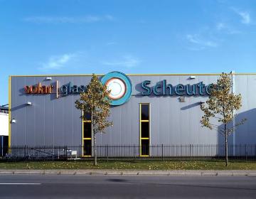 Wirtschaftsunternehmen in Gelsenkirchen: Solar Glas Scheuten, weltweiter Produzent für Solarmodule in der "Solarstadt Gelsenkirchen", Ortsteil Schalke, Lockhofstraße