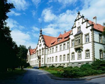 Verwaltungsgebäude, Westfälische Klinik für Psychiatrie Warstein, 1995 - zuvor Provinzial-Heilanstalt Warstein (errichtet 1903/1905-1911), ab 2007 LWL-Klinik Warstein.