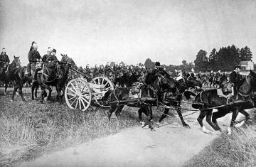 Kriegsschauplatz Westflandern, Ypernschlacht 1914-1918: Französische Kavallerie mit Maschinengewehren