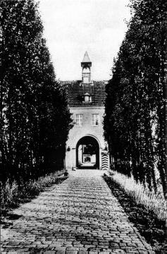 Schloss Haldem, Torhaus - 1936 bis 1945 Sitz der HJl-Gebietsführerschule Langemarck, ab 1959 "Trinkerheilanstalt" und Westfälische Klinik für Psychiatrie (Stemwede)