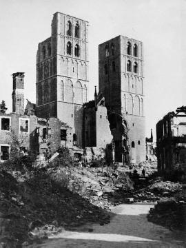 Münster am Ende des Zweiten Weltkrieges: Zerbombter Paulus-Dom, Westwerk - undatiert, um 1945?