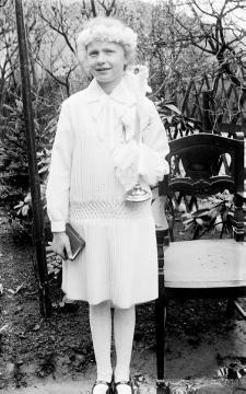 Kommunionkind Christina ("Tinchen") Schlüter aus Schmallenberg-Fleckenberg, 1928