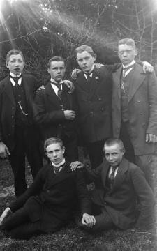 Familie Franz Dempewolff: Gruppe mit Patensohn Franz Albert Dröge (sitzend, rechts), Sohn seiner Schwester Sophie Dempewolff (verh. Dröge)