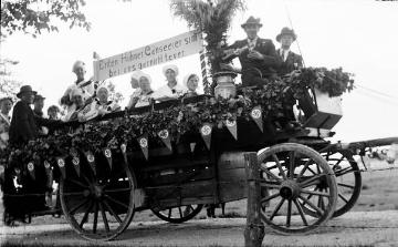 Erntedankfest im Hawerland 1934: Festwagen Felbecke zum Thema Geflügelhaltung