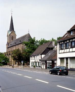 Marl-Altmarl 2012: Breite Straße mit St. Georg-Kirche. Historische Vergleichsaufnahme siehe Bild 08_59.