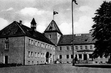 Schloss Haldem nach dem Umbau zur HJl-Gebietsführerschule Langemarck, Lehrbetrieb 1936 bis 1945, ab 1959 "Trinkerheilanstalt" und Westfälische Klinik für Psychiatrie (Stemwede)