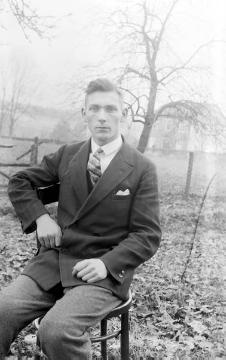 Familie Franz Dempewolff, Wormbach: Sohn Josef um 1926 - ältester Sohn von neun Kindern, später ansässig in Frankfurt und verheiratet in erster Ehe mit Liesel Stalder