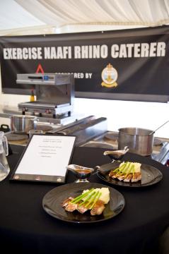 "Exercise NAAFI Rhino Caterer" der britischen Armee - alljährlicher Wettbewerb der Truppenköche in der Mannschaftsverpflegung unter Frontbedingungen - Princess Royal-Kaserne, Gütersloh