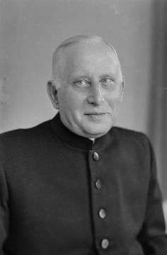 Katholischer Geistlicher, eventuell Pfarrdechant Theodor Markfort (geb.1893), 1947 bis 1967 Pfarrdechant St. Lucia (Harsewinkel)