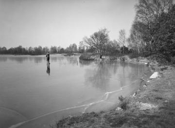 Der Erdfallsee nahe dem Heiligen Meer bei Hopsten, 1954.