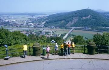 Weser und Jakobsberg bei Porta Westfalica - Blick vom Kaiser-Wilhelm-Denkmal auf dem Wittekindsberg.