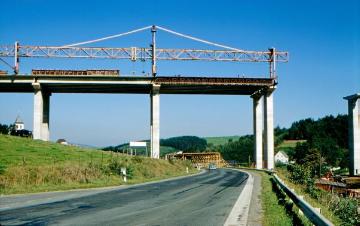 Talbrücke für die Autobahn 45 "Sauerlandlinie" im Bau (bei Bleche)