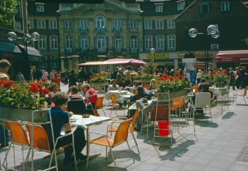 Straßencafé auf der Salzstraße mit Blick zum Erbdrostenhof