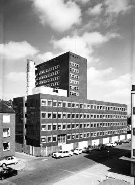 Kreishaus, rückwärtige Ansicht von der Südstraße (erbaut 1961-64, Architekt: Harald Deilmann)