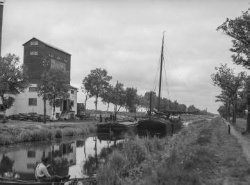 Torftransport auf dem Süd-Nord-Kanal, Torfwerk bei Georgsdorf, 1933.