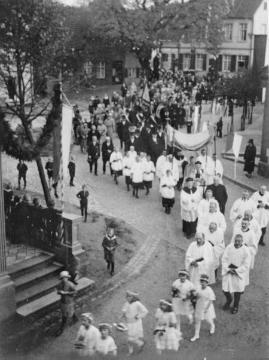 Fronleichnamsprozession in Harsewinkel, 1934.
