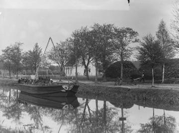 Torftransport auf dem Süd-Nord-Kanal bei Georgsdorf, 1926.