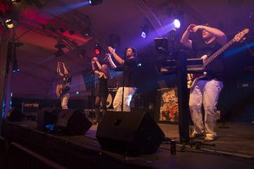 Auftritt der Band "Royal Flash" auf dem "Karpaten-Musikfestival" in Ahaus 2016, seit 1962 veranstaltet am jedem Osterwochenende in Festzelten auf einem Gelände zwischen Ottenstein und Alstätte.