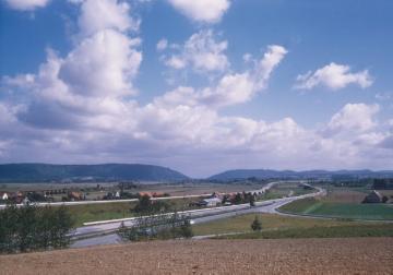 Die Autobahn A 2 mit Blick zur Porta Westfalilca von Süden