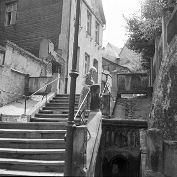 Altstadtidylle: Treppenaufgang am unteren Ende des Ickenbergs mit Quelle der Rothobornpader am Treppenfuß