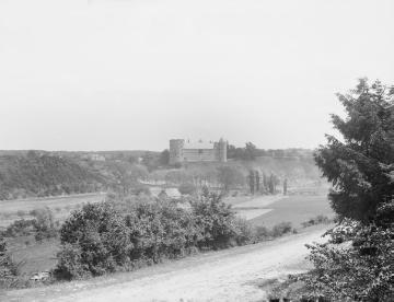 Landschaft des Almetals mit Blick auf die Wewelsburg