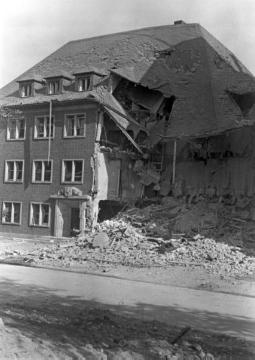 Landeshaus der Provinz Westfalen: Kriegsbeschädigter Block Fürstenbergstraße 14 nach dem Luftangriff 1943