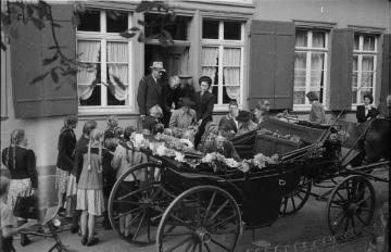Auswanderung nach Amerika: Aufbruch von Mitgliedern der Familie Fels aus Nottuln (Burgstraße) zur Reise nach Amerika. Ende 1940er Jahre. 