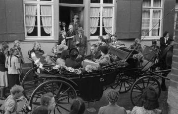 Auswanderung nach Amerika: Aufbruch von Mitgliedern der Familie Fels aus Nottuln (Burgstraße) zur Reise nach Amerika. Ende 1940er Jahre. 