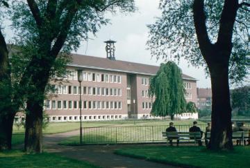 Wilhelms-Universität, Juristische Fakultät, erbaut 1951-53 an der Aa