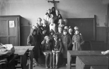Theatergruppe der Volksschule Harsewinkel, 1932.