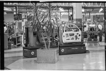 Opel Bochum, 1990: Montagehalle im Werk I - Bochum-Laer, Dannenbaumstraße. Produktionsbetrieb 1962-2014.