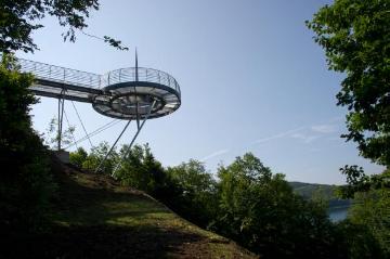 Aussichtsplattform "Biggeblick" auf dem Dünneckenberg bei Attendorn. Erbaut von Metallbaumeister Günter Schrilz, Ascheberg-Herbern, eingeweiht im Juli 2013.