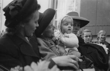 Auswanderung nach Amerika: Aufbruch von Mitgliedern der Familie Fels aus Nottuln (Burgstraße) zur Reise nach Amerika, Ende 1940er Jahre.