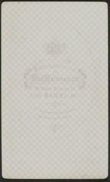 Fotoatelier Robert Neithardt, Basel: Rückseite einer Fotografie auf Karton im "Carte de Visite"-Format 6 x 9 cm mit Signet des Fotografen - als Werbemaßnahme zur Verbreitung der Fotografie gebräuchlich zwischen 1860 und 1915.