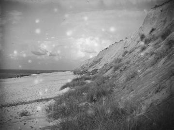 Steilküste am Roten Kliff auf Sylt, 1949 (Foto: Helmut Reichling).