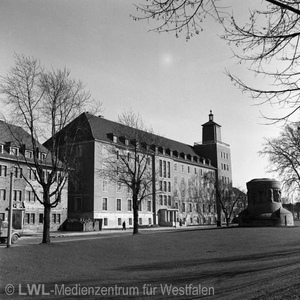 10_1517 Das Landeshaus des LWL am Freiherr vom Stein-Platz