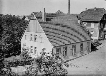 Enger, Haus Budde, Mathildenstraße - Wohnhaus des Fotografen Reinhold Budde, später Standort einer Tiefgarage. Undatiert, 1940er Jahre?