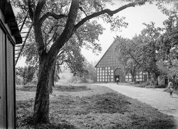 Bauernhof im Ravensberger Land, vermutlich Enger. Undatiert, 1940er Jahre?