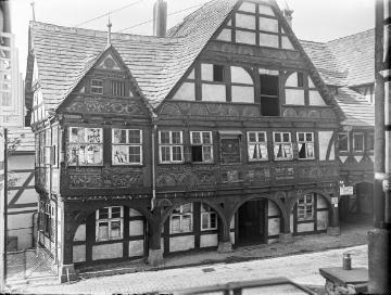 Rathaus in Schwalenberg, erbaut 1579, erweitert 1603 und 1907. Ansicht um 1930, Vergleichsaufnahme von 2015 siehe Bild 11_4611.
