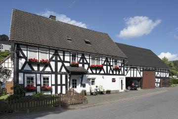 Dorfzentrum Elsoff: Ehemalige Zehntscheune, 1903-1975 auch genutzt als Standesamt. Juli 2016.