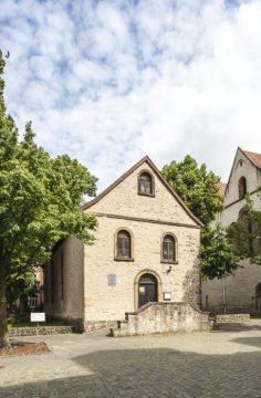 Wolderuskapelle Herford, Münsterkirchplatz - erbaut 1735 für die evangelische Kirchengemeinde, ab 1962 als "Nektarios-Kapelle" Gottesdienstort der griechisch-orthodoxen Gemeinde, seit 1981 unter Denkmalschutz. April 2014.