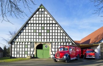 Feuerwehrmuseum Kirchlengern, entstanden aus jahrzehntelanger Sammlertätigkeit des Feuerwehrmanns Hans Kleemeier (heute Museumsleiter), eröffnet 1990 auf einem historischen Meierhof von 1802 im Ortsteil Häver. Februar 2013.