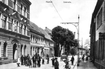 Hamm - Oststraße mit Kolpinghaus (links, Hausnummer 53), eingeweiht 1861. Undatiert, um 1905.