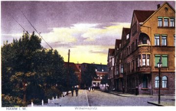 Hamm - Wilhelmsplatz und Ackerstraße (elektrifiziert), Blick Richtung Wilhelmstraße. Links: Grünanlage des "Verschönerungsvereins Westenfeldmark", fertiggestellt 1909 [vgl. Bild Nr. 17_157]. Postkarte, undatiert, um 1920.