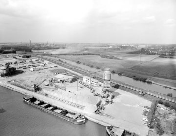 Stadthafen Hamm, 1965: Werksgelände und Verladekai des TBW (TransportBetonWerk) am Datteln-Hamm-Kanal.