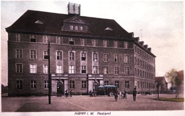 Postamt Hamm am Bahnhof - Ansicht der Hauptfront mit zwei Eingängen. Undatiert, um 1930.