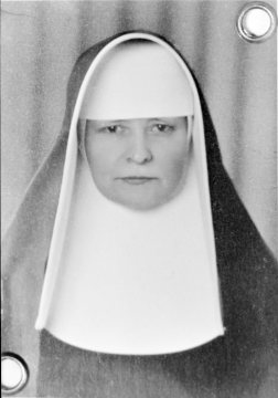 Ordensfrauen im Dienst der Krankenpflege: Schwester Elsbeth - Kinderklinik St. Elisabeth, Hamm [vermutet]. Undatiert.